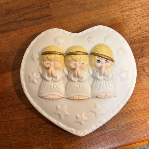 VINTAGE Hallmark Three Little Angels Ceramic Trinket Box - Picture 5 of 9